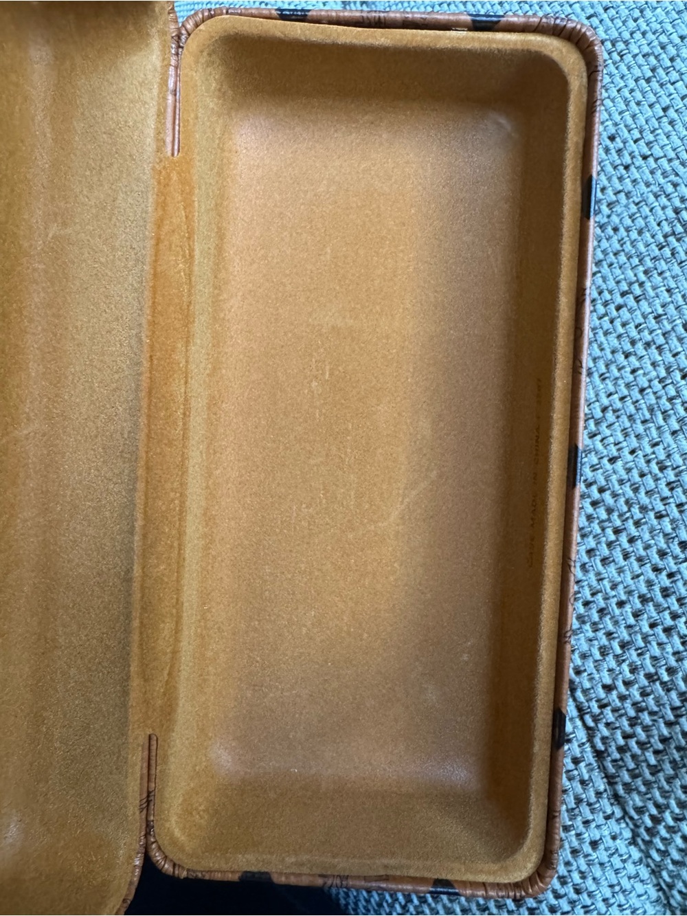 MCM Cognac hard shell sunglass case with Gold colored Plaque - Picture 6 of 7